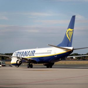 Ryanair nel mirino dell'Antitrust per il bagaglio a mano a pagamento
