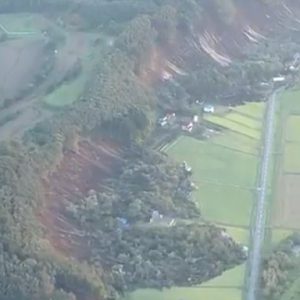 Terremoto Giappone, scossa magnitudo 6,6 colpisce isola Hokkaido: frana travolge case VIDEO