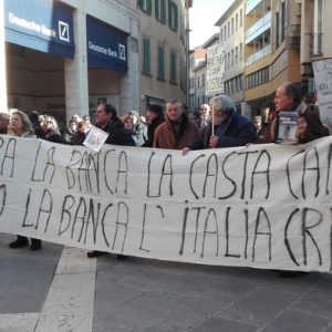 Banche, i salvataggi non sono più tabù per M5S. Salvini: "Tutela del governo" e lo spread si placa