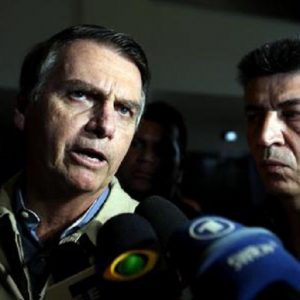 Jair Bolsonaro e lo scandalo WhatsApp: le campagne delle aziende che lo appoggiano (foto Ansa)