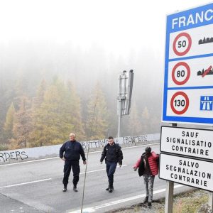 Migranti, il Viminale accusa ancora la Francia: "Minori respinti illegalmente verso l'Italia"