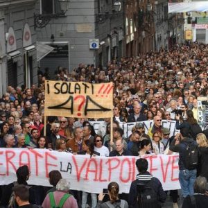 Genova, gli sfollati a Conte e Toninelli: "Per noi meglio la soluzione Autostrade".