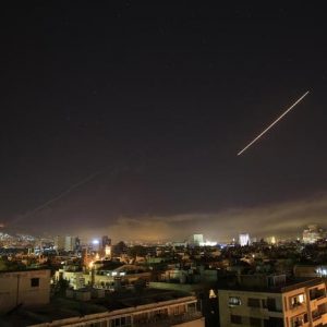 Iran lancia missili sulla Siria: "Morte all'America", "Morte a Israele"