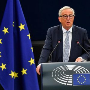 Manovra, Juncker: "Italia non rispetta la parola data"