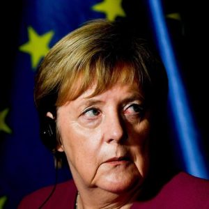 Merkel lascia la presidenza Cdu dopo la batosta alle elezioni in Assia. Ma resta cancelliera