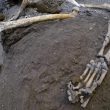 Pompei, 5 scheletri rifugiati in una stanza: trovati nella Casa dell'Iscrizione che ha cambiato la storia06