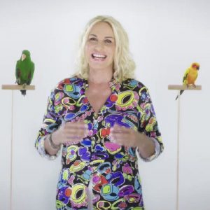 Portobello torna in tv, Aidaa contro Antonella Clerici: "Non maltratti il pappagallo"