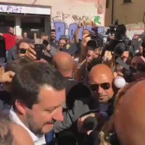 Desiree. Salvini a San Lorenzo: "Vattene, sciacallo" e il ministro rinuncia a visitare lo stabile dove è morta