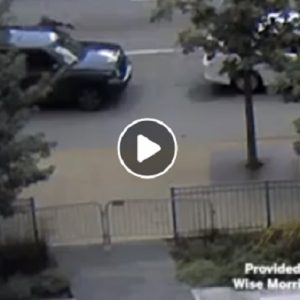 Chicago,un tassita Uber uccide a calci un altro autista per uno specchietto rotto il VIDEO