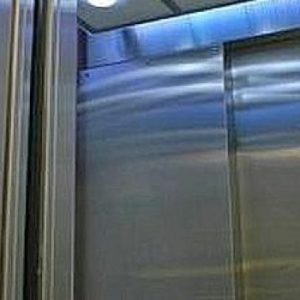 Chicago, 6 turisti intrappolati per ore in un ascensore. Tra loro anche una donna incinta