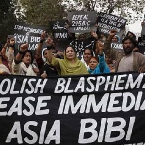 Asia Bibi, reato di bicchiere impuro è e resta legge in Pakistan