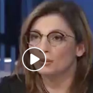 Laura Castelli, nuova gaffe in tv. Gruber: "Chi stampa le tessere del reddito?", lei non risponde. VIDEO