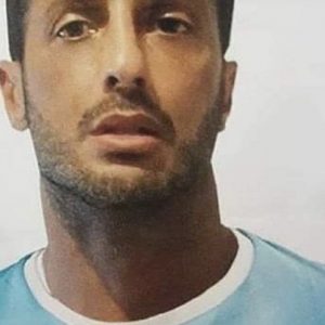 Fabrizio Corona con la maglia della Lazio. La frecciatina a Totti e Ilary Blasi