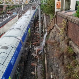 Genova, frana sulla ferrovia a Santa Margherita: treno esce dai binari FOTO
