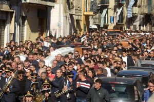 Casteldaccia, folla ai funerali delle 9 vittime3