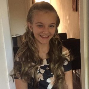 Jessica, 12 anni, scrive Rip sul suo tallone e posta la foto su Fb. Poi si impicca al letto a castello