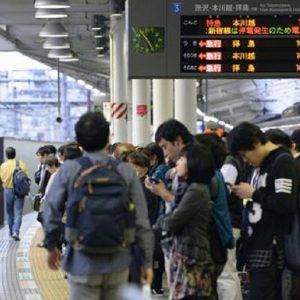 Nobuyuki Misaki, arrestato l'attore giapponese: tagliava gonne alle studentesse in metro