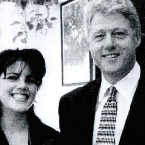 Monica Lewinsky e quella macchia sul vestito: "Nessuno mi disse, Hey devi andare in bagno"