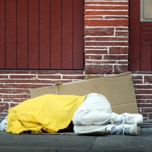 San Francisco: "reddito di cittadinanza" ai senza tetto. Ma lo finanziano tasse più alte, non altro debito