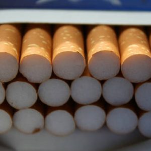 Stati Uniti, la FDA vuole vietare le sigarette al mentolo e sigarette elettroniche aromatizzate (foto Ansa)