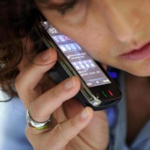 Telefonate e sms all'estero nei Paesi Ue: arriva il tetto