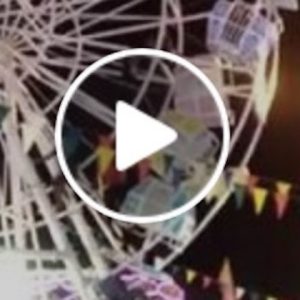 Ruota panoramica, gondola si ribalta: tragedia al luna park VIDEO