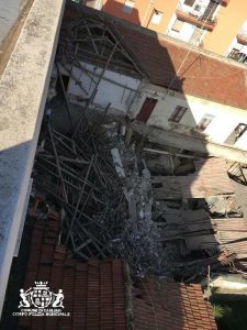 Cagliari, crolla palazzina disabitata FOTO: nessun ferito3