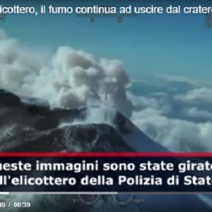 Etna visto dall’elicottero, il fumo continua ad uscire dal cratere VIDEO (Agenzia VISTA)