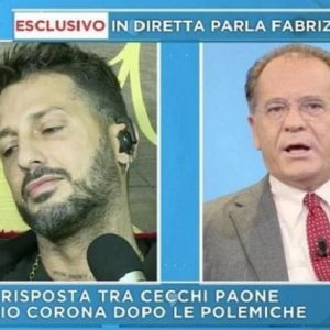 Fabrizio Corona e la battuta su Cecchi Paone: "La signorina si sta arrabbiando..."