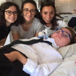 Cristian Viscione, 20 anni disabile: "Cerco amici, 7 euro l'ora". Gara di solidarietà, gratis