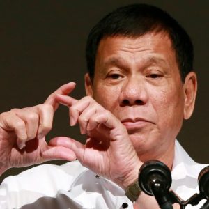 Filippine, Duterte: "I vescovi? Non servono a nulla, ammazzateli. Sono tutti gay"