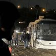 Egitto, bomba contro bus di turisti vicino alle Piramidi: 2 morti e diversi feriti 01