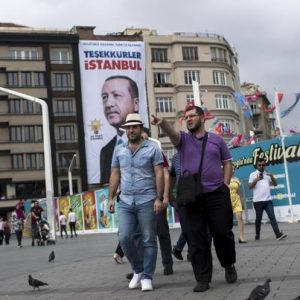 Turchia nuova meta dei giovani italiani, la paura della calvizie val bene un tuffo nell'Islam