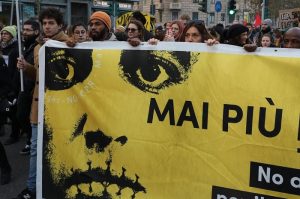 Milano, corteo contro decreto Sicurezza: slogan contro Salvini 4