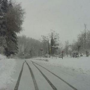 Toscana, allerta neve nelle province di Firenze, Lucca, Massa-Carrara, Pistoia e Prato (foto Ansa)
