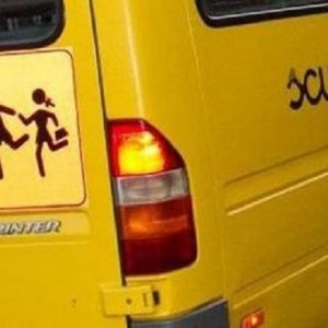 "Daspo" dallo scuolabus per uno studente di 12 anni: troppe urla e dispetti a bordo