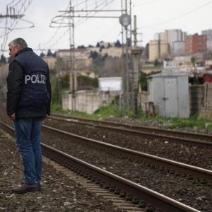 Firenze, un treno merci investe 3 operai: sono in gravi condizioni