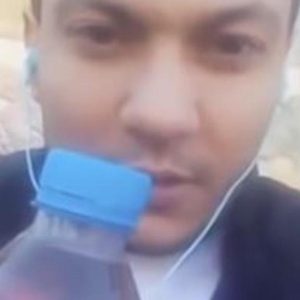 Tunisia, reporter precario si dà fuoco in piazza. Come fece Mohamed Bouazizi