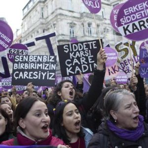 Turchia: uccise il marito che cercava di violentarla, assolta per legittima difesa