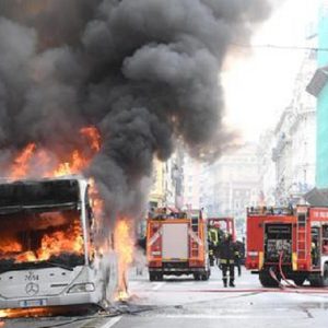 Torino, bus prende fuoco: autista salva i passeggeri ma resta intossicato (foto d'archivio Ansa)