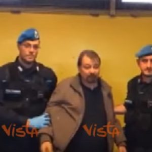 Cesare Battisti preso in consegna dalla Polizia penitenziaria VIDEO