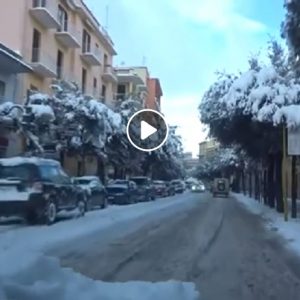 Matera sotto la neve: un giro in auto sulle strade imbiancate
