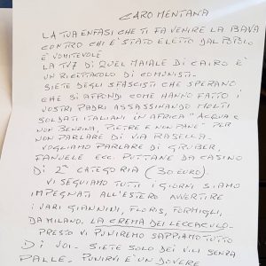 Enrico Mentana minacciato con i giornalisti La7: lettera con svastica FOTO