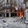 Parigi, fuga di gas: esplode panificio nel quartiere dell'Opera. Palazzo in fiamme, molti feriti01