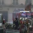 Parigi, fuga di gas: esplode panificio nel quartiere dell'Opera. Palazzo in fiamme, molti feriti05