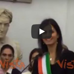 Roma, Virginia Raggi presenta 500 nuovi vigili VIDEO