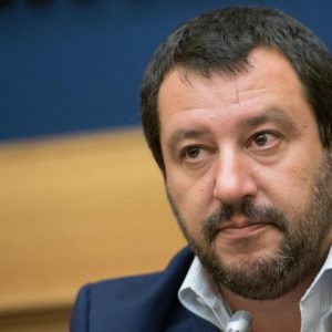 Salvini messo all'angolo sull'immigrazione dall'asse pentastellata Di Maio-Conte