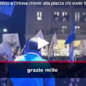 Matteo Salvini: "Qualcuno vuole fare una foto?" In piazza ad Ortona la folla grida in coro: "Sì" VIDEO