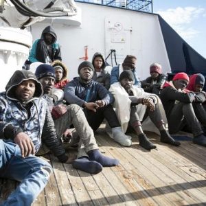 Migranti: i 49 sbarcano a Malta, poi se li prende l'Europa (anche l'Italia). Salvini: "La Ue cede ai ricatti"