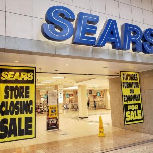 Sears, da supermarket simbolo alla bancarotta, colpa tagli dei costi o Amazon?